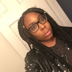 Meet your Posher, Danae